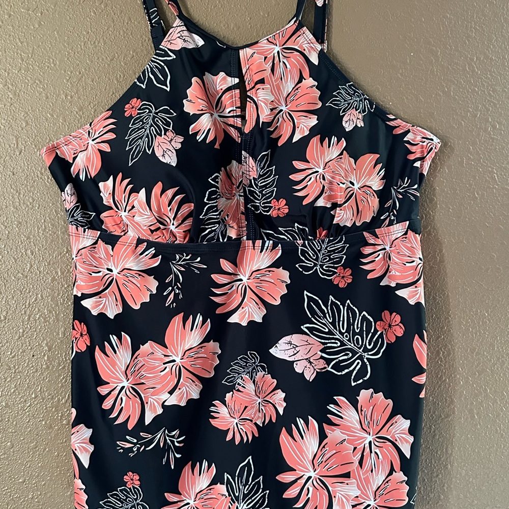 Super cute coral and black two piece suit. Size 20